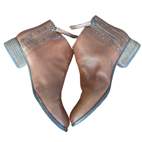 Vince Camuto Womens Ankle Boots Brown Leather Studded Pointed Toe Zipper… - Picture 2 of 9